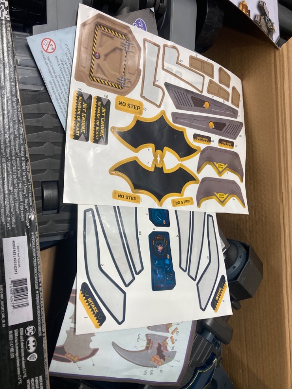 Photo 3 of DC Comics, Batman, Gotham City Guardian Playset, 4-in-1 Transformation, Exclusive Batman Figure, Lights & 40+ Sounds, Kids Toy for Boys & Girls