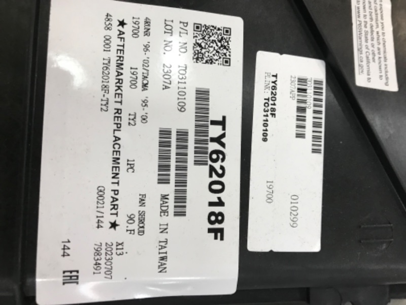 Photo 2 of BROKEN OFF PORTION OE Replacement Engine Cooling Fan Shroud TOYOTA TACOMA PICKUP 4WD 1995-2000 (Partslink TO3110109)