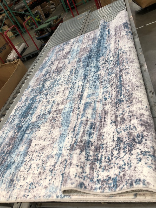 Photo 1 of 6' x 9' Rug