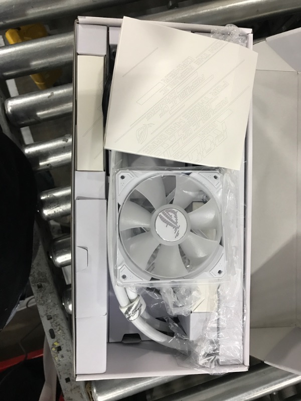 Photo 3 of ASUS ROG RYUJIN III 360mm ARGB White Edition All-in-One CPU Cooler