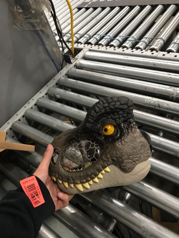 Photo 2 of ?Jurassic World Dominion Dinosaur Mask Tyrannosaurus Rex Chomp N Roar with Motion and Sounds, T Rex Costume for Kids Role-Play ???? Frustration Free Packaging