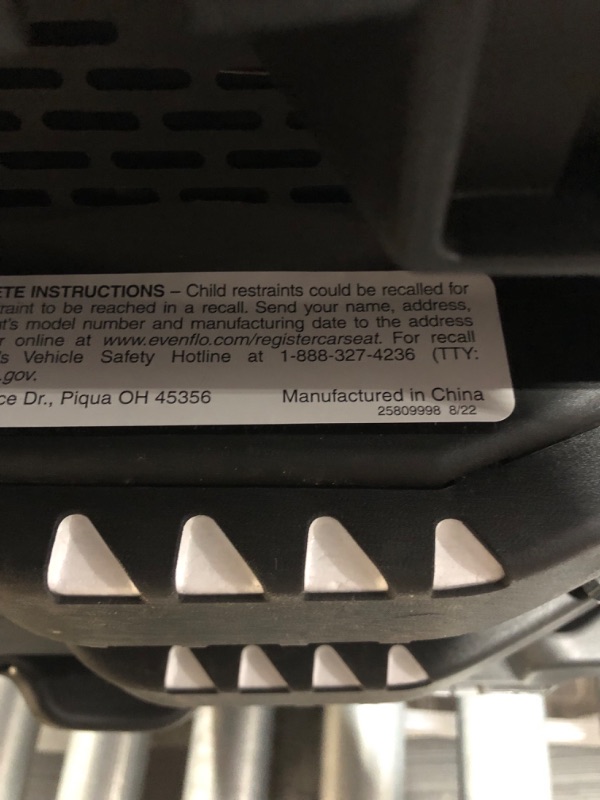 Photo 4 of ***USED - LIKELY MISSING PARTS - UNABLE TO VERIFY FUNCTIONALITY***
Evenflo Revolve360 Slim 2-in-1 Rotational Car Seat with Quick Clean Cover (Salem Black)