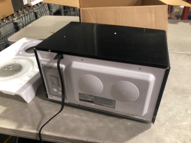 Photo 2 of ***NONREFUNDABLE - NOT FUNCTIONAL - FOR PARTS ONLY - SEE COMMENTS***
Emerson MW8987B 0.9 Cu. Ft. 900Watt Microwave Oven-Black.