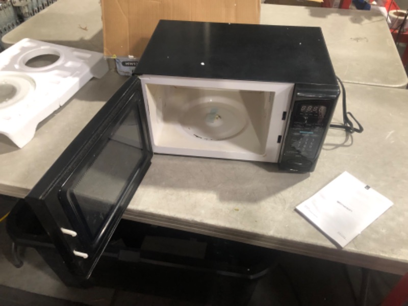 Photo 3 of ***NONREFUNDABLE - NOT FUNCTIONAL - FOR PARTS ONLY - SEE COMMENTS***
Emerson MW8987B 0.9 Cu. Ft. 900Watt Microwave Oven-Black.