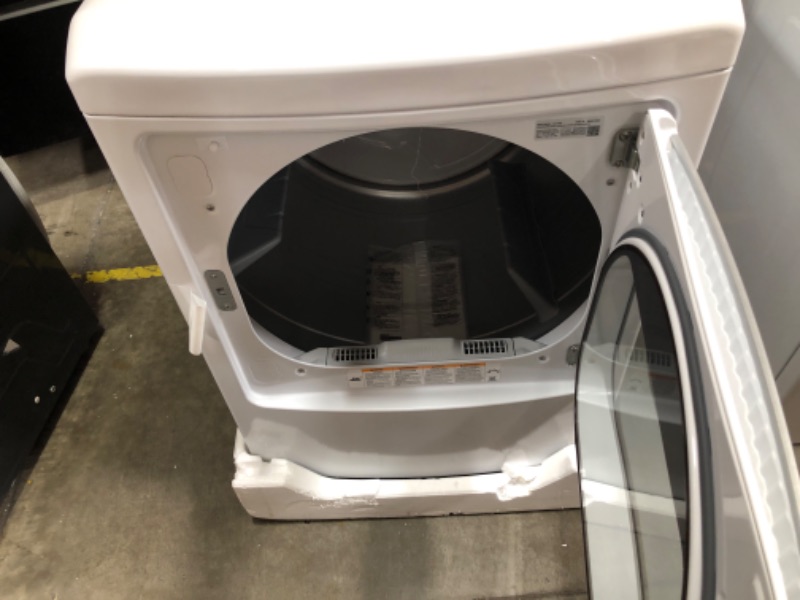 Photo 3 of **UNKNOWN IF FUNCTIONAL UNTESTED, PARTS ONLY** LG 7.3-cu ft Electric Dryer (White) ENERGY STAR
