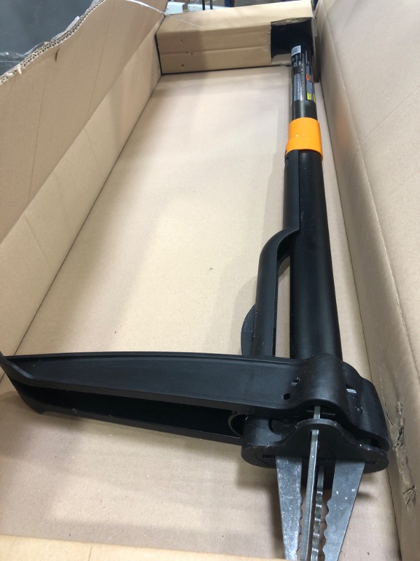 Photo 3 of ***USED - DOESN'T WORK WHEN OPERATED - UNABLE TO TROUBLESHOOT***
Fiskars 4-Claw Stand Up Weeder - Gardening Hand Weeding Tool with 39" Long Ergonomic Handle - Easy-Eject Mechanism - Black/Orange