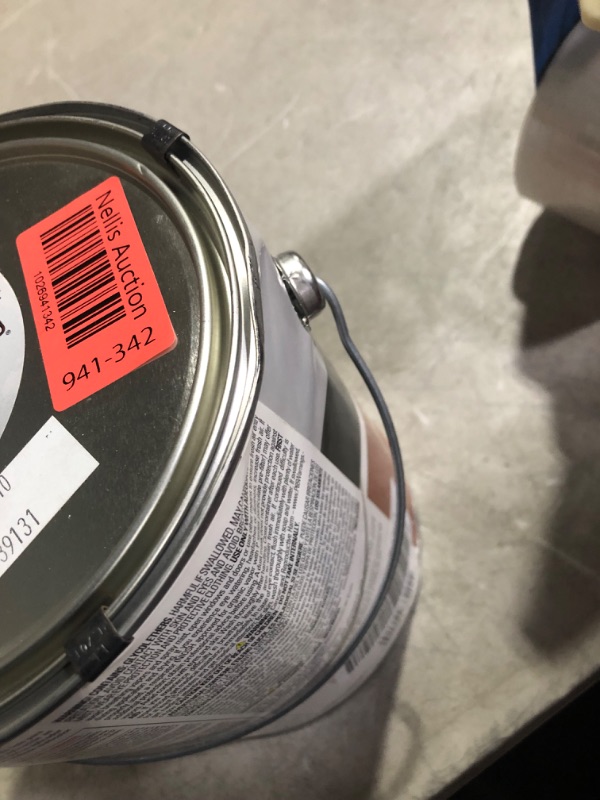 Photo 4 of ***USED - CONTAINER DENTED - SEE PICTURES - REQUIRES PROPRIETARY ROLLER TO APPLY***
RUST-OLEUM 306267 Gallon Slate Concrete Coating