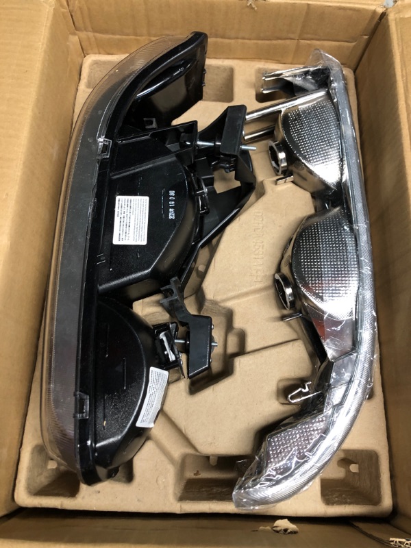 Photo 2 of ***USED - LIKELY MISSING PARTS - UNABLE TO VERIFY FUNCITONALITY***
PIT66 Headlights, Compatible with 99-02 Chevy Silverado 1500 2500/01-02 Silverado 1500HD 2500HD 3500/00-06 Tahoe Suburban 1500 2500 Clear Lens Chrome Housing Clear Reflector Clear lens Chr