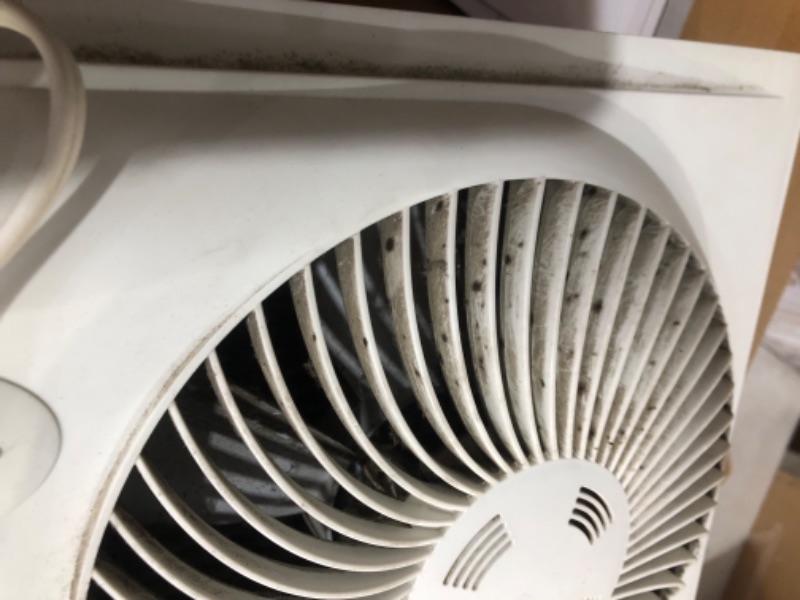 Photo 8 of ***USED*MINOR DAMAGE FROM WEAR*MISSING REMOTE*DIRTY***
Bionaire Window Fan with Twin 8.5-Inch Reversible Airflow Blades and Remote Control, White White 2 Blades Electronic control with LCD screen Window Fan