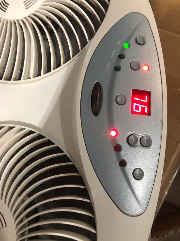 Photo 5 of ***USED*MINOR DAMAGE FROM WEAR*MISSING REMOTE*DIRTY***
Bionaire Window Fan with Twin 8.5-Inch Reversible Airflow Blades and Remote Control, White White 2 Blades Electronic control with LCD screen Window Fan