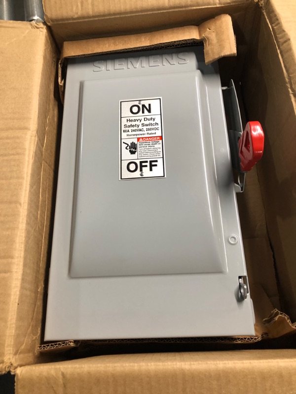 Photo 3 of Siemens HF364R 200-Amp 3 Pole 600-volt 3 Wire Fused Heavy Duty Safety Switches