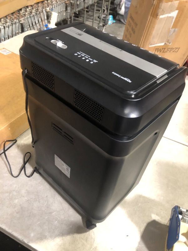 Photo 5 of ***NONREFUNDABLE - NOT FUNCTIONAL - FOR PARTS ONLY - SEE COMMENTS***
Amazon Basics 18-Sheet Micro-Cut Paper, CD, and Credit Card Shredder 18 Sheet Shredder