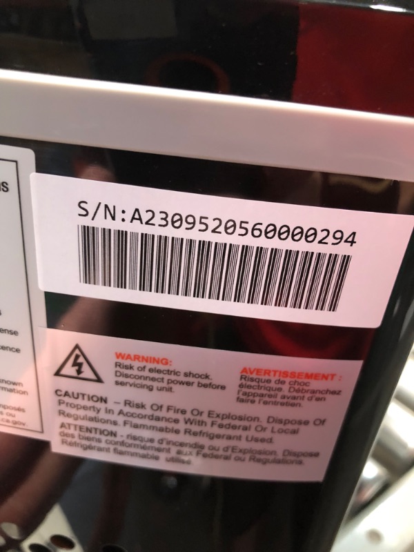 Photo 4 of ***USED - POWERS ON - BUT DOESN'T MAKE ICE - UNABLE TO TROUBLESHOOT***
 Frigidaire 26 Lbs per day Portable Compact Maker, Ice Making Machine
