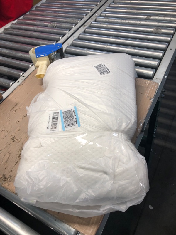Photo 1 of ***STOCK PHOTO FOR REFERENCE ONLY***
Memory Foam Pillow