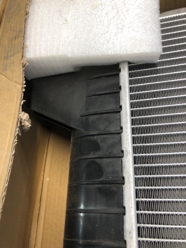 Photo 3 of (see images for damage0 DWVO Radiator Compatible with Ford F-150 F-200 F-250 F-250 HD F-350 Bronco 5.0L 5.8L