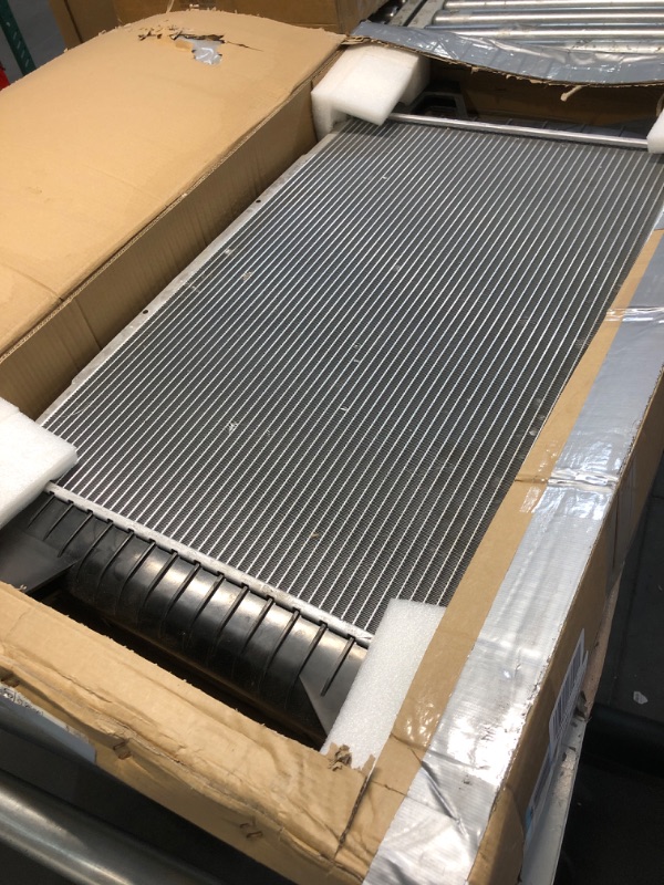 Photo 2 of (see images for damage0 DWVO Radiator Compatible with Ford F-150 F-200 F-250 F-250 HD F-350 Bronco 5.0L 5.8L