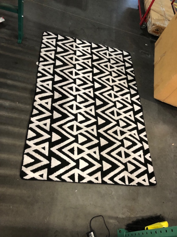 Photo 4 of ***USED - DIRTY - NO PACKAGING***
Unirea Geometric Shag Area Rugs for Bedroom Living Room, 4x6 Feet Machine Washable Small Rug Memory Foam Fluffy Carpet for Kids Room Dorm Nursery Bedside Play Mat Accent Home Decor, Black 4x6 Feet Black/White