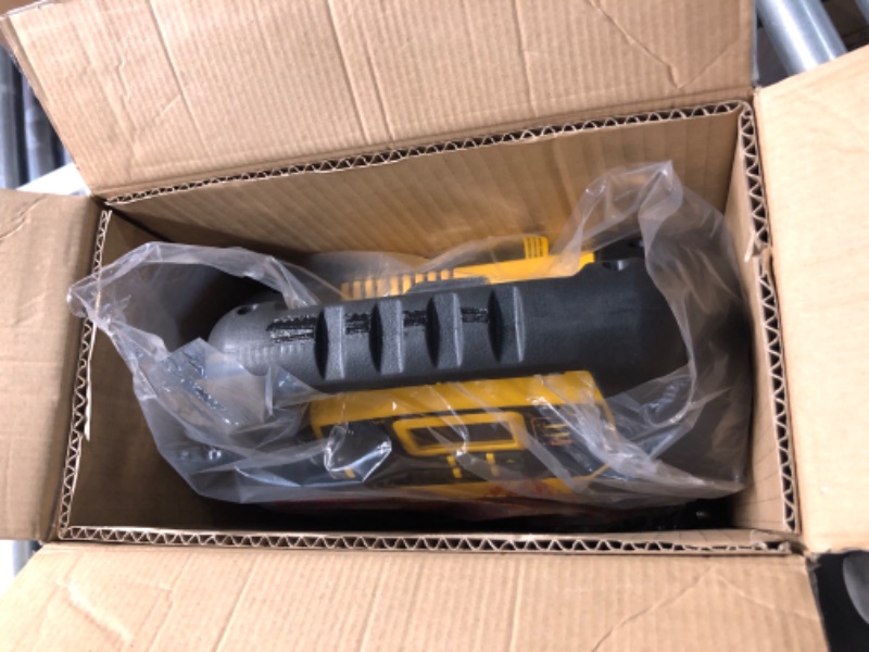 Photo 2 of ***PARTS ONLY, KNOB DOESNT WORK *****DEWALT DXAEJ14-Type2 Digital Portable Power Station Jump Starter - 1600 Peak Amps with 120 PSI Compressor, AC Charging Cube, 15W USB-A and 25W USB-C Power for Electronic Devices 1600 Amps