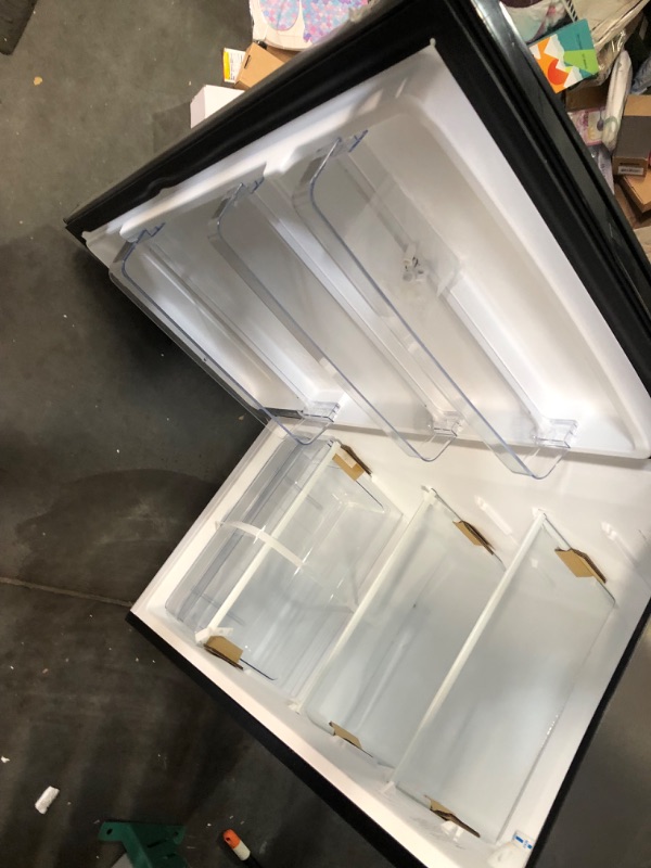 Photo 8 of ***SCRATCH AND DENT - UNTESTED - SEE COMMENTS***
Vissani 7.1 cu. ft. Top Freezer Refrigerator in Stainless Steel Look