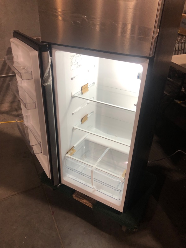 Photo 13 of ***SCRATCH AND DENT - UNTESTED - SEE COMMENTS***
Vissani 7.1 cu. ft. Top Freezer Refrigerator in Stainless Steel Look