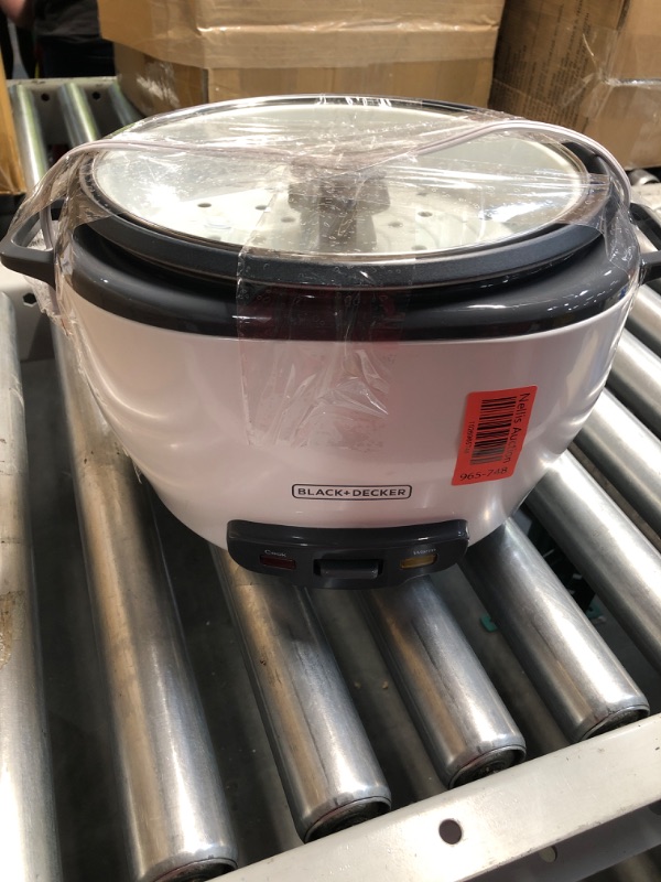 Photo 1 of (MINOR DAMAGE) (NO RETURNS) 
BLACK DECKER RICE COOKER