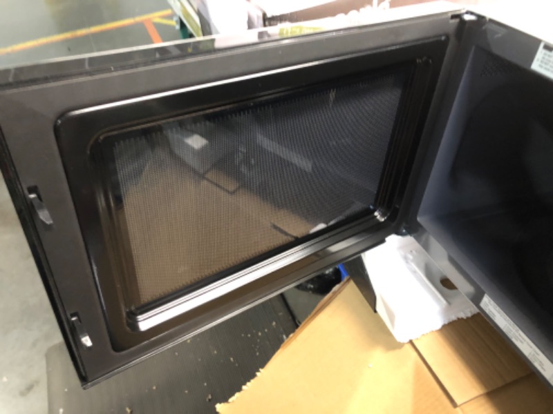Photo 5 of ***NONREFUNDABLE - NOT FUNCTIONAL - FOR PARTS ONLY - SEE COMMENTS***
Panasonic NN-SC73LS 1.6 cu ft 1200W Auto Defrost Unique Inverter Technology Microwave