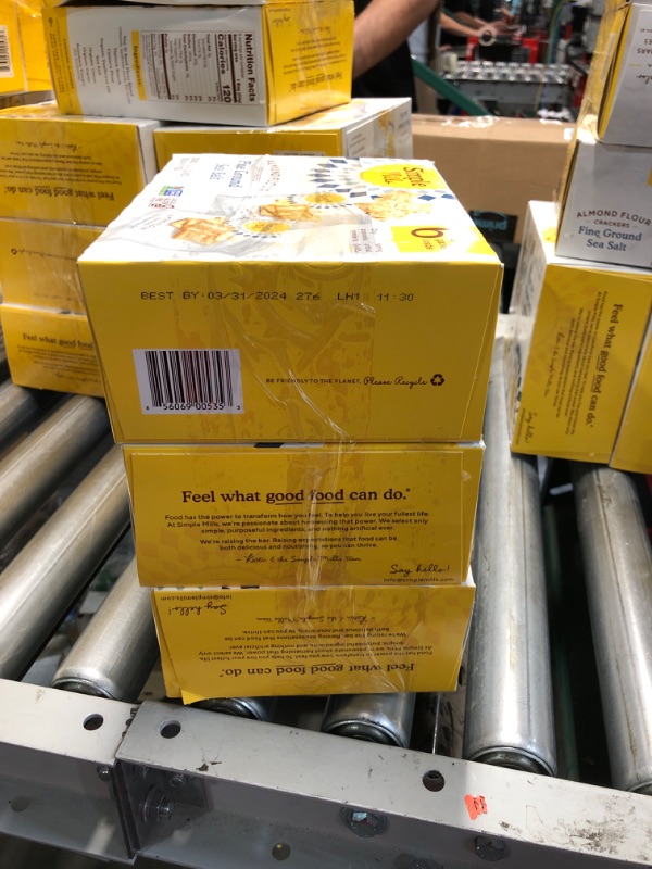 Photo 1 of **NON-REFUNDABLE PACK OF 3 BEST BY 03/31/2024**
Simple Mills, Almond Flour Crackers, Fine Ground Sea Salt, 6 Packs
