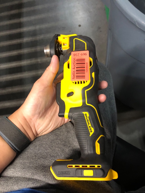 Photo 3 of **MISSING PIECES** ATOMIC 20V MAX Cordless Brushless Oscillating Multi Tool with (1) 20V 2.0Ah Battery and Charger *Missing accessories, tool only*
