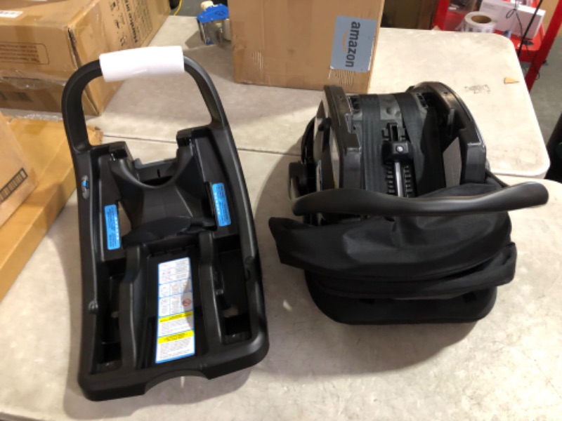 Photo 4 of ***USED - LIKELY MISSING PARTS - UNABLE TO VERIFY FUNCTIONALITY***
Graco SnugFit 35 Infant Car Seat | Baby Car Seat with Anti Rebound Bar, Gotham With Anti-Rebound Bar 1 Count (Pack of 1) Gotham