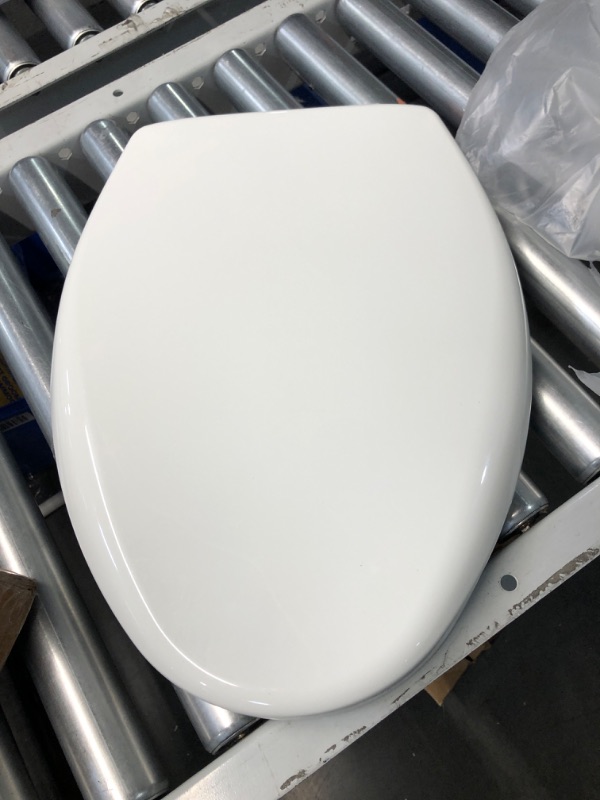 Photo 2 of **FOR PARTS (NON REFUNDABLE)**
MAYFAIR 18100SL 000 Collins Slow Close Plastic Toilet Seat, White