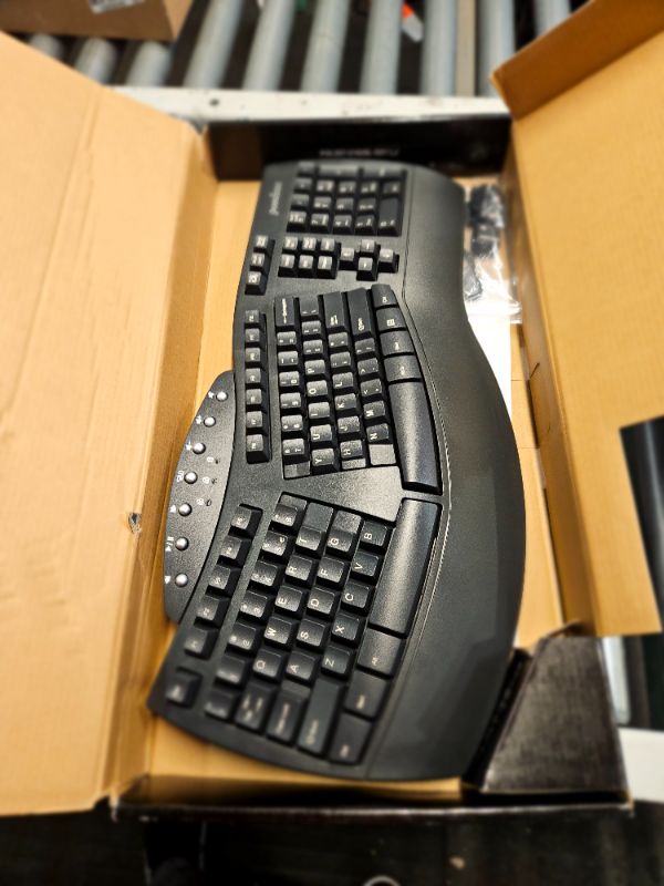 Photo 2 of **UNABLE TO TEST - MISSING WRIST REST**
Wireless Ergonomic Keyboard with Gel Wrist Rest Bundle