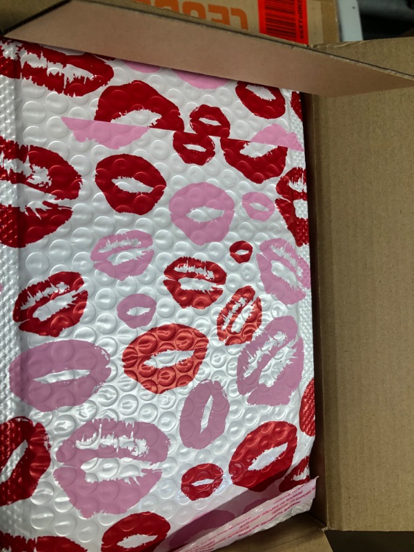 Photo 2 of 72 Pcs Valentine's Day Bubble Mailers Small Love Poly Bubble Mailer 7.48x5.91" Red Kiss Self Sealing Padded Mailer Holiday Bag Envelopes for Small Business(Heart Lip)