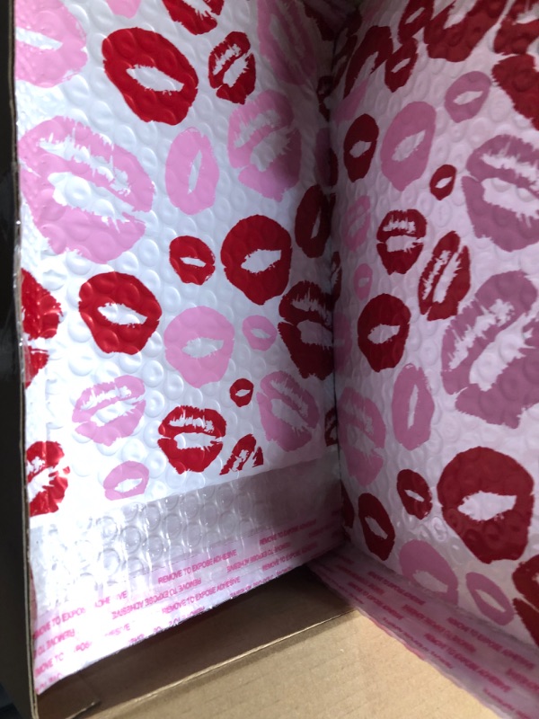 Photo 3 of 72 Pcs Valentine's Day Bubble Mailers Small Love Poly Bubble Mailer 7.48x5.91" Red Kiss Self Sealing Padded Mailer Holiday Bag Envelopes for Small Business(Heart Lip)