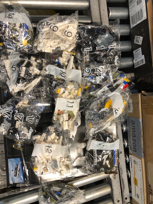 Photo 3 of **MISSING PIECES** LEGO Icons NASA Space Shuttle Discovery 10283 Building Set for Adults (2354 Pieces) Standard Packaging