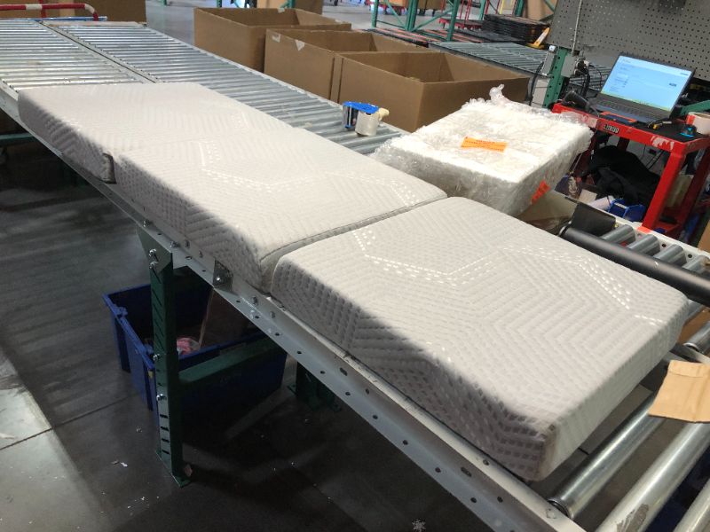 Photo 2 of ***USED - NO PACKAGING***
4 Inch Folding Mattress Single with Storage Bag Trifolding Gel Memory Foam Mattress Topper, CertiPUR-US Certified, Gray, 75 x 25 x 4 Inch