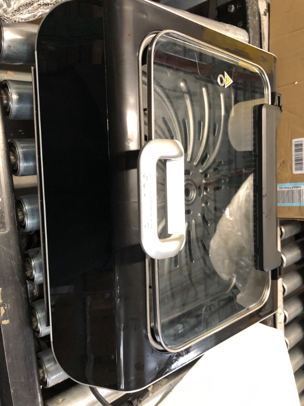 Photo 1 of **DAMAGE** Gourmia Smokeless Indoor Grill & Air Fryer raclette grill with Smoke Extracting Technology for indoor grill **Lid doesn't seem to fully close, may be fixable**