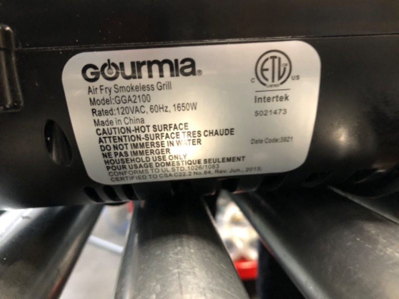 Photo 4 of **DAMAGE** Gourmia Smokeless Indoor Grill & Air Fryer raclette grill with Smoke Extracting Technology for indoor grill **Lid doesn't seem to fully close, may be fixable**