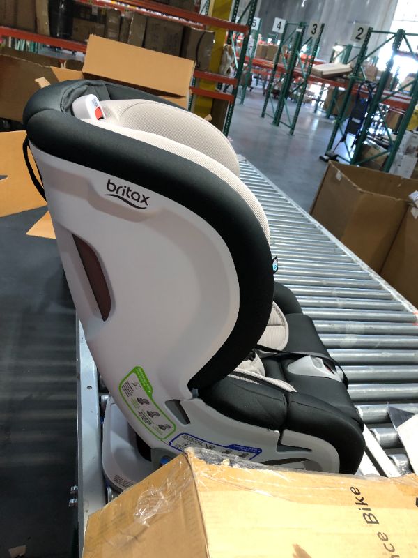 Photo 4 of ***USED - LIKELY MISSING PARTS - UNABLE TO VERIFY FUNCTIONALITY***
Britax Boulevard Clicktight Convertible Car Seat, Gray Contour SafeWash Boulevard Gray Contour