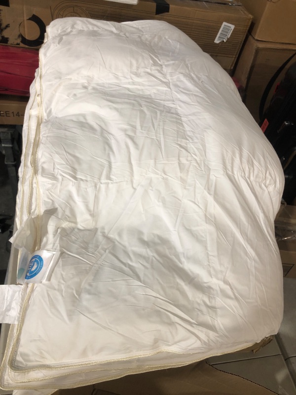 Photo 6 of ***USED*MINOR DAMAGE FROM WEAR***
Feathers Down Comforter Full/Queen, Hotel-Style Fluffy Duvet Insert, Ultra-Soft Egyptian Cotton Fabric, 750 Fill Power 46oz Medium Weight for All Season(90x90, White)