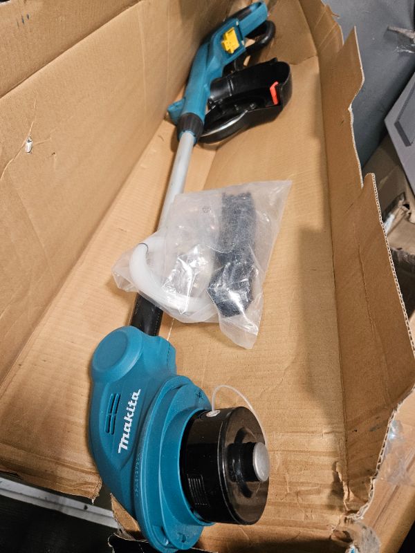 Photo 2 of 18V XLT  STRING TRIMMER (TOOL ONLY) (7800RPM MAX) 6.6LB Makita XRU23Z 18V LXT® Lithium-Ion Brushless Cordless 13" String Trimmer, Tool Only
 