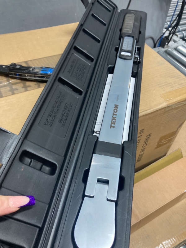 Photo 1 of TEKTON 1/2 Inch Drive Split Beam Torque Wrench (40-250 ft.-lb.) | TRQ62203 1/2 Inch Drive (40-250 ft.-lb.) Wrench