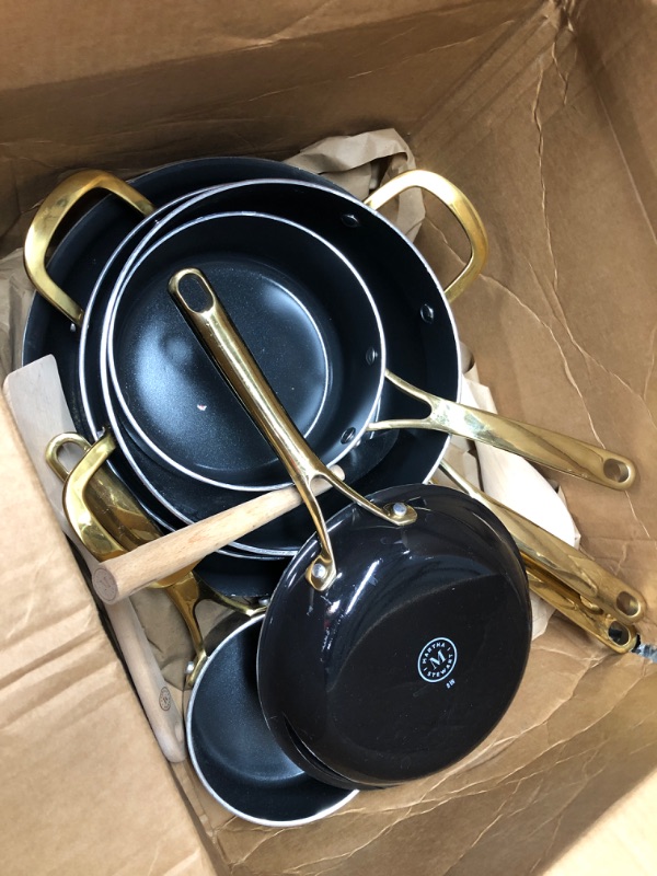 Photo 2 of ***USED - DIRTY - SCRATCHED - ALL OF THE LIDS AND ACCESSORIES ARE MISSING - SEE PICTURES***
Martha Stewart Lockton 6 Piece Premium Non-Stick Heavy-Gauge Aluminum Cookware Combo Set