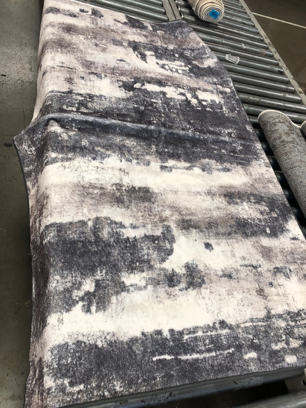 Photo 1 of 3' x 5' Grey/White Rug