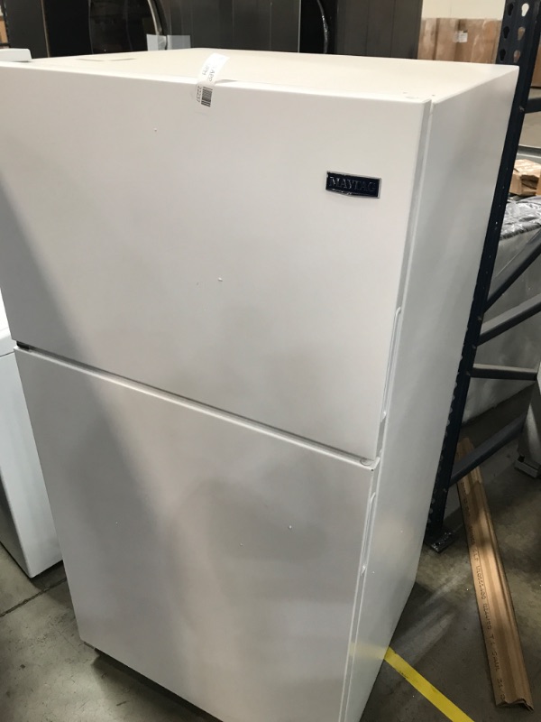 Photo 4 of Whirlpool 20.5-cu ft Top-Freezer Refrigerator (White)