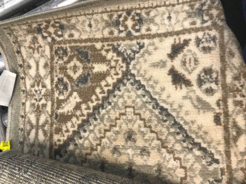 Photo 1 of 2x3 rug 