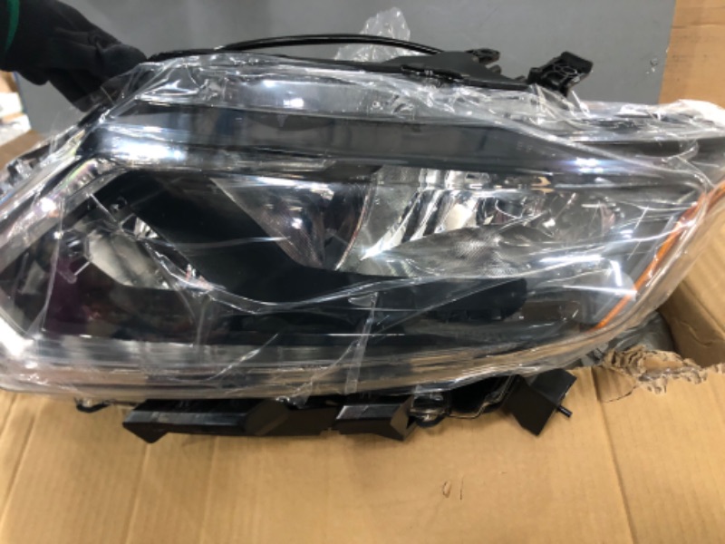 Photo 2 of ***SEE NOTES*** Headlight Toyota 99226-81017 OEM 99226-81017