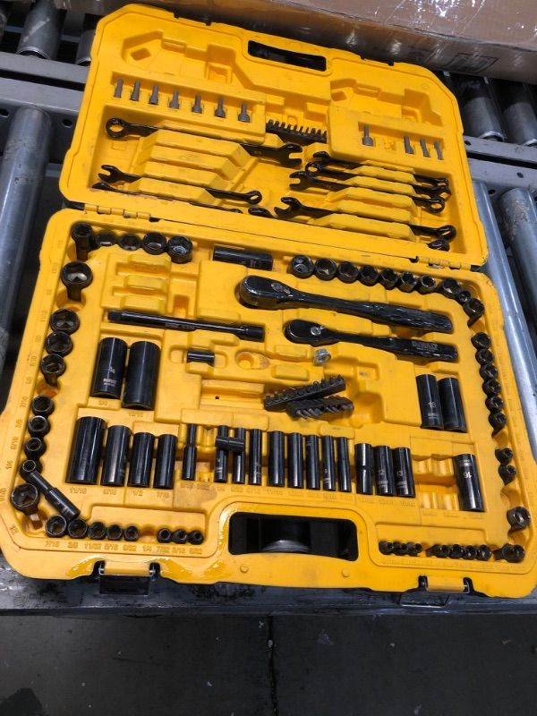 Photo 2 of **SEE NOTES**Dewalt DWMT45184 Black Chrome 184-piece Mechanics Tool Set