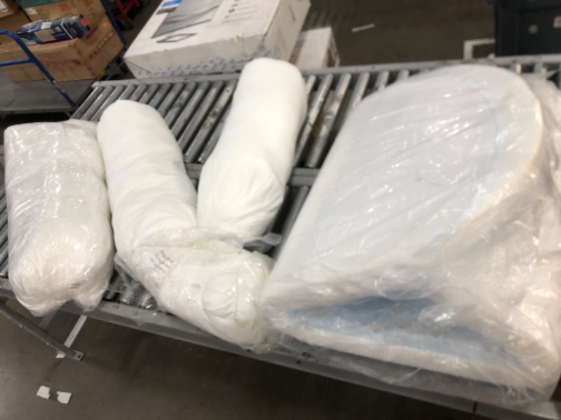 Photo 1 of 5 Piece Pillow/Cushion/Cover Bundle