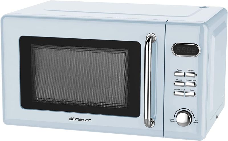 Photo 1 of ***USED - DAMAGED - DENTED - POWERS ON - UNABLE TO TEST FURTHER***
Emerson 0.7 Cu. Ft. Retro Digital Microwave Oven with Timer & LED Display, 700W, 5 Micro Power Levels, MWR7020BL, Blue
