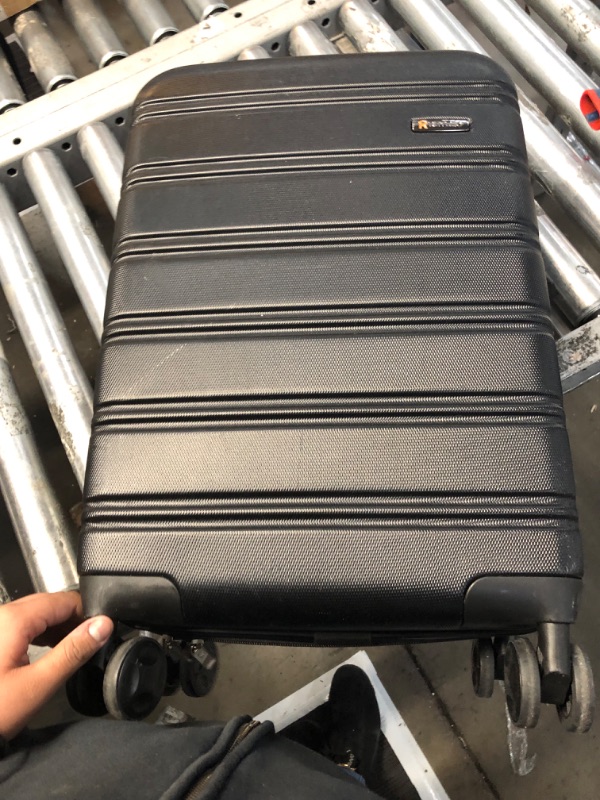 Photo 1 of 19" SPINNER LUGGAGE 